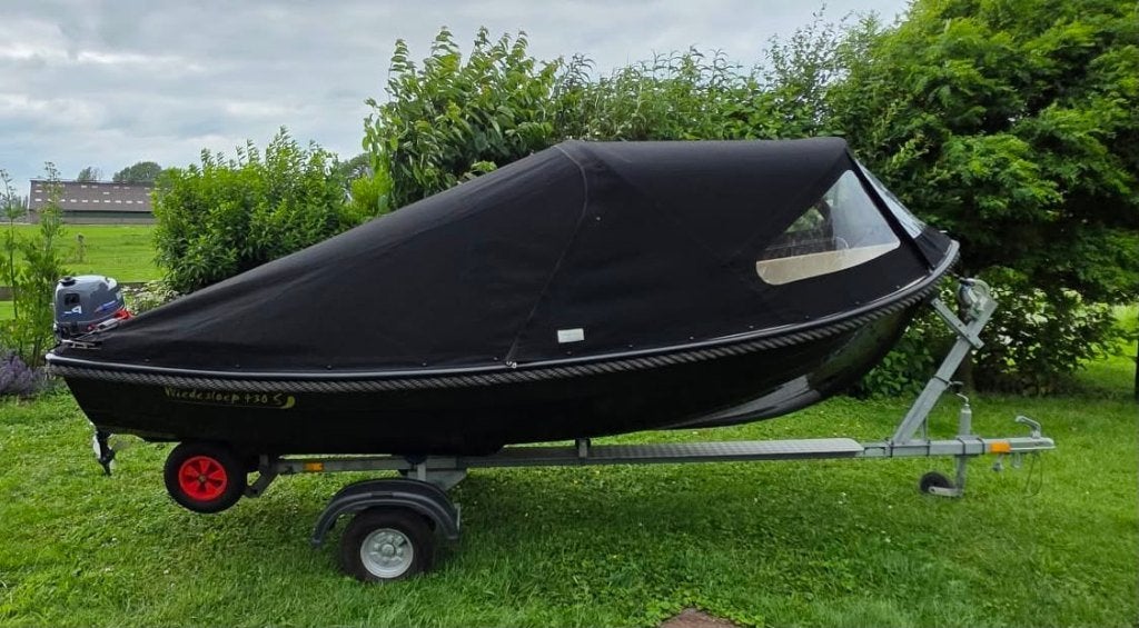 Wiedesloep 430, zonnedek, buiskap, trailer en motor, Watersport en Boten, Sloepen, Zo goed als nieuw, Anker, Buiskap, Kussenset