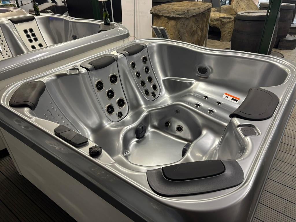 Bullfrog spa | Luxe High-End jacuzzi-5 pers. A6L, Tuin en Terras, Bubbelbaden en Hottubs, Ophalen of Verzenden, Zo goed als nieuw