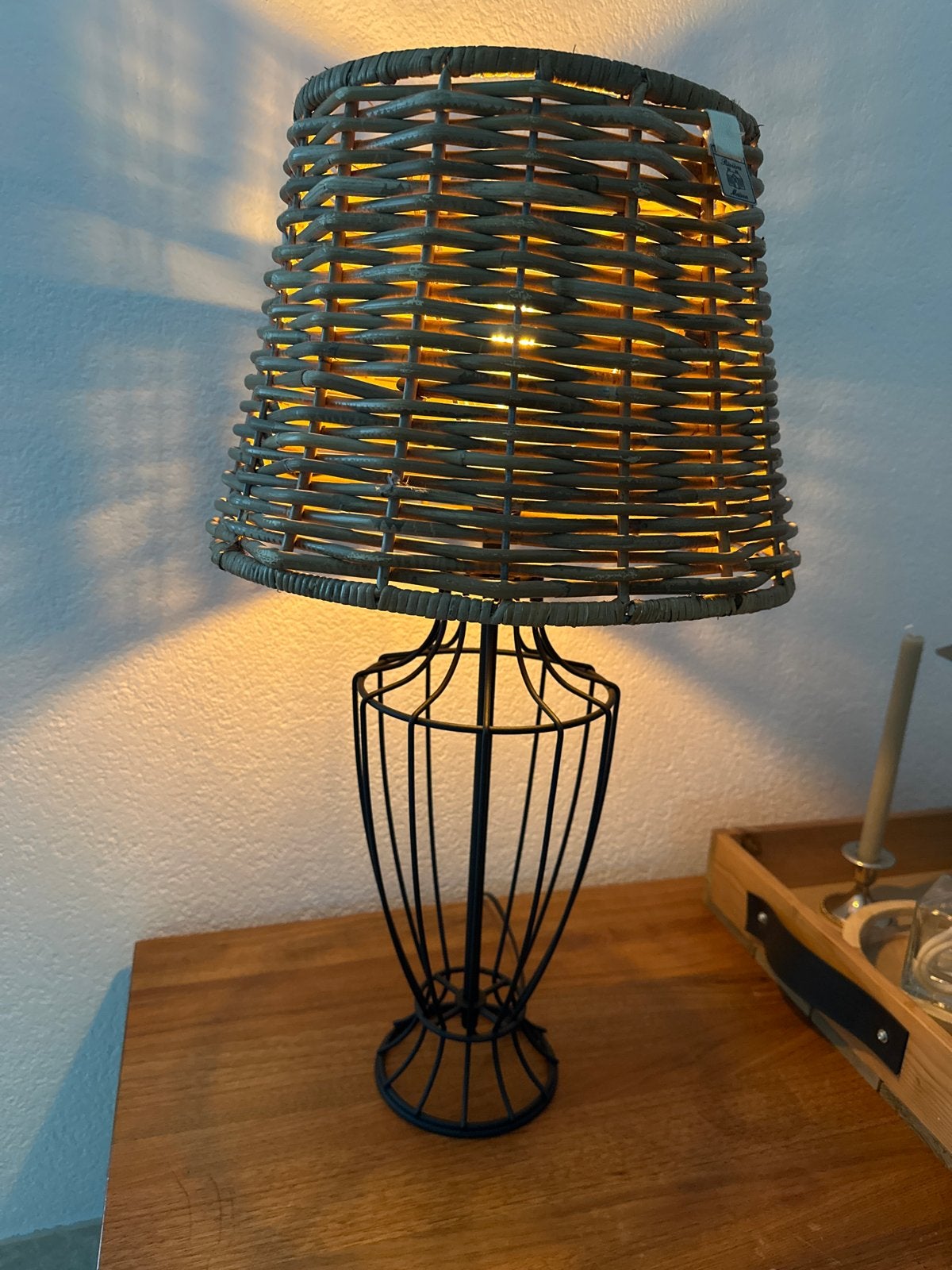 Riviera Maison Tafellamp met Rotan Kap - Zo goed als nieuw, Ophalen, Riviera Maison, Zo goed als nieuw, Landelijk