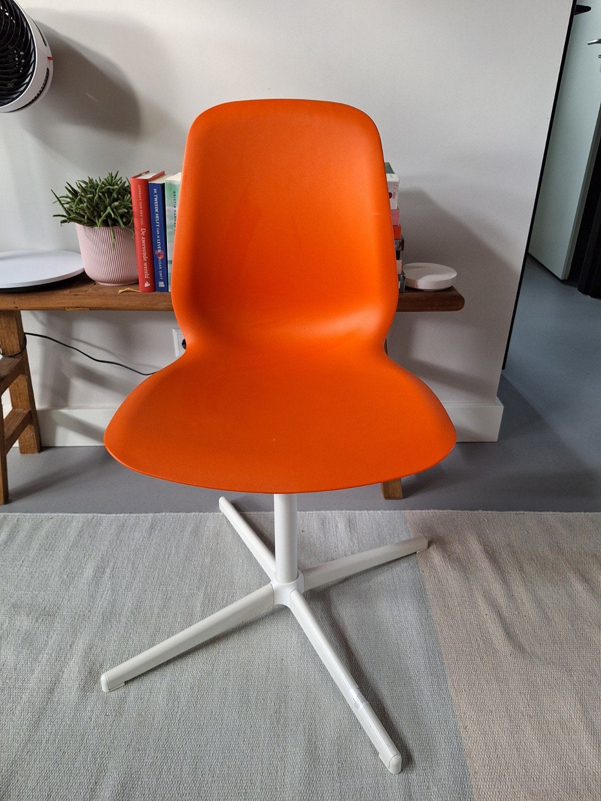 Ikea bureaustoel, in hoogte verstelbaar, oranje/wit, Ophalen, Modern design, Gebruikt, Overige kleuren