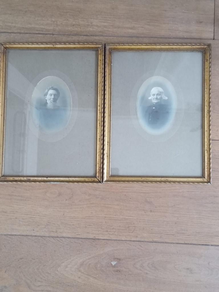 2 schilderijtjes van een echtpaar, Ophalen