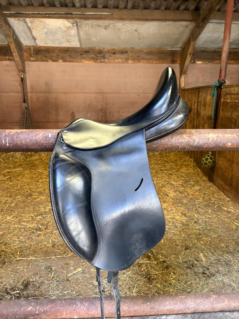 Busse 17,5 inch dressuur, Ophalen of Verzenden, Gebruikt, Dressuur
