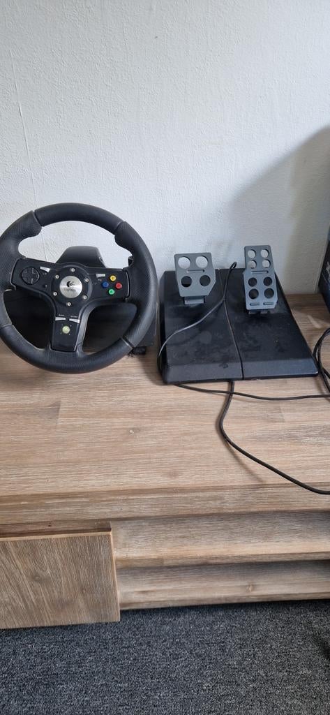 Logitech racestuur met pedalen voor Xbox, Spelcomputers en Games, Spelcomputers | Xbox | Accessoires, Ophalen of Verzenden, Gebruikt