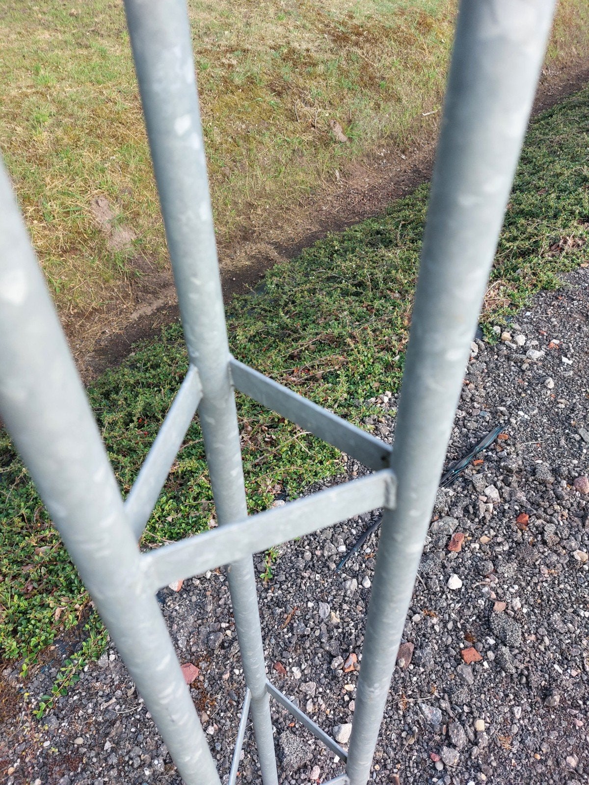 Mast 2x3m met topbuisje en grondpen, Gebruikt, Onbekend@voorbeeld.com, Onbekend, Mast
