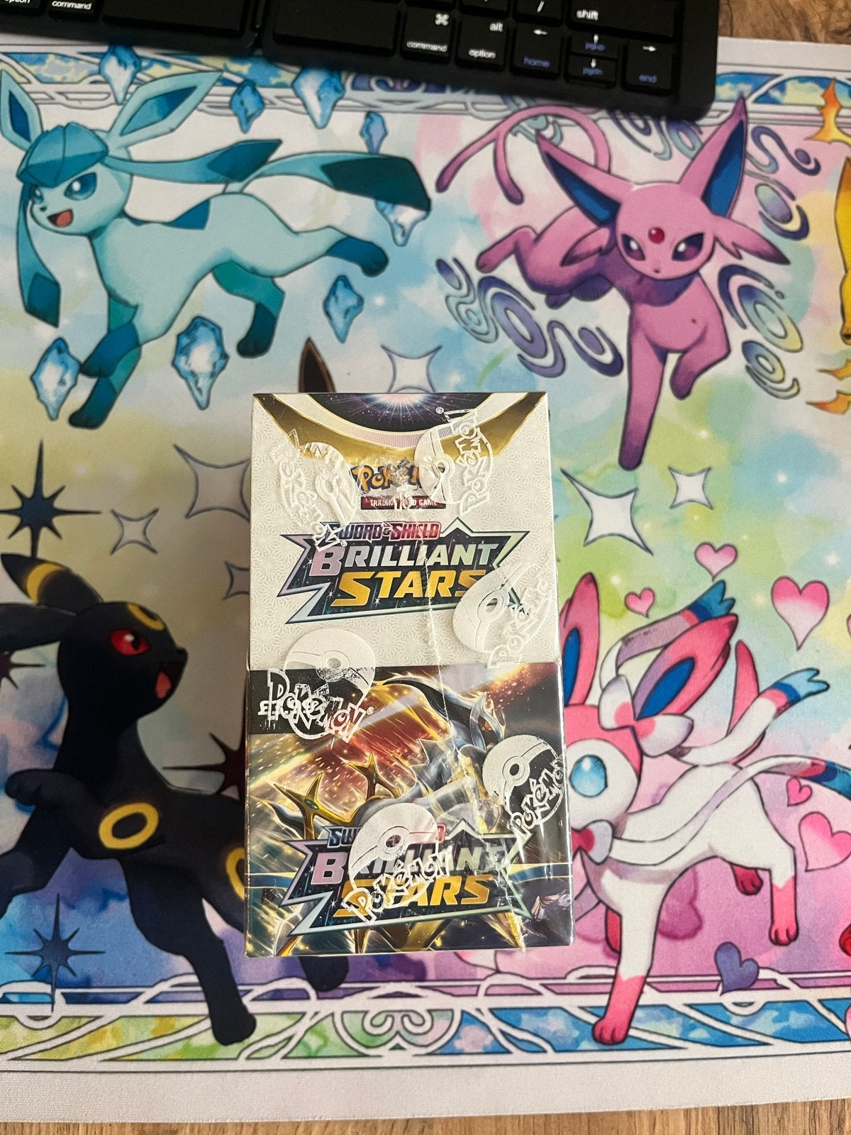 Pokémon Brilliant Stars Half Booster Box 18 Boosters Sealed1, Hobby en Vrije tijd, Verzamelkaartspellen | Pokémon, Ophalen of Verzenden