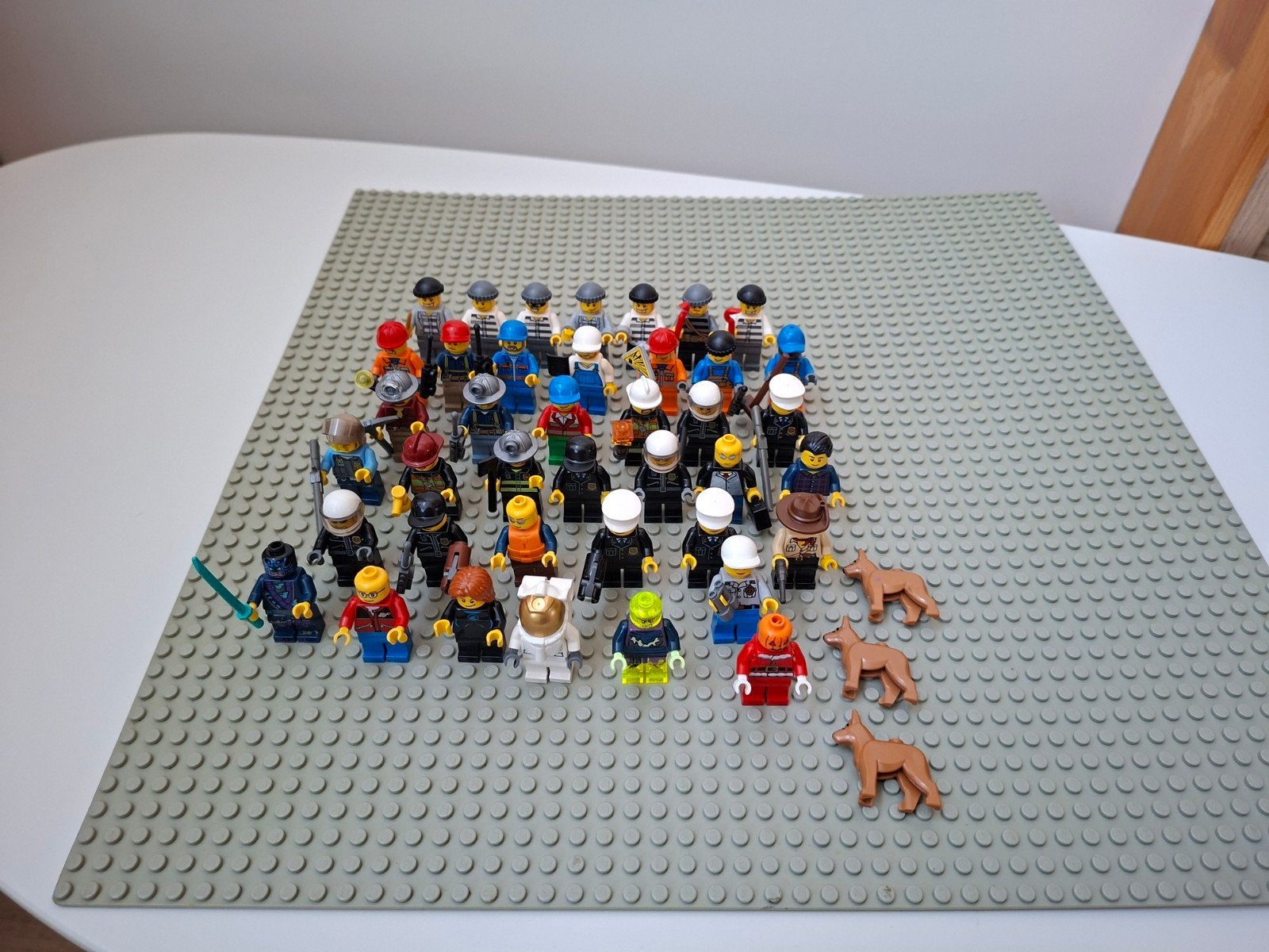 Grote verzameling LEGO minifiguren met accessoires, City, Lego, Ophalen of Verzenden, Zo goed als nieuw