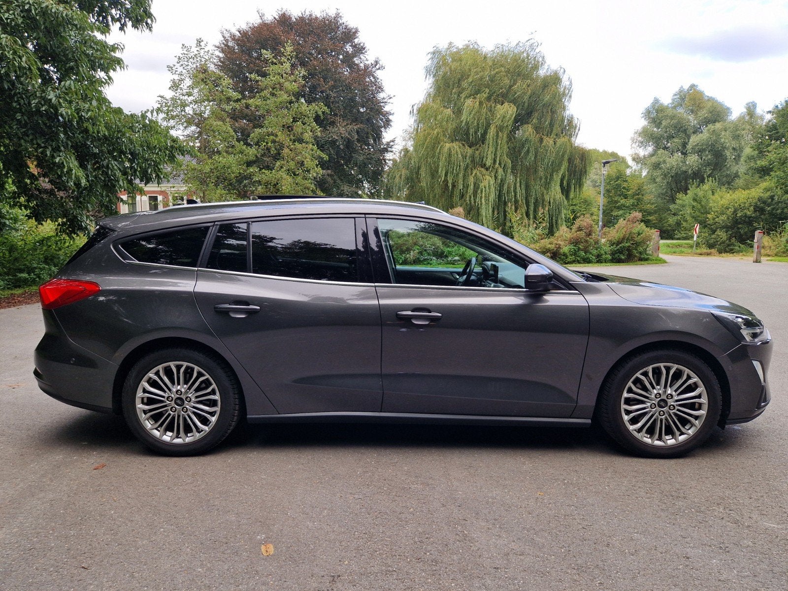 Ford Focus 1.0 ecoboost Titanium Bomvol! Pano|Elec.klep etc., Dealer onderhouden, Zwart, 1283 kg, Stationwagon