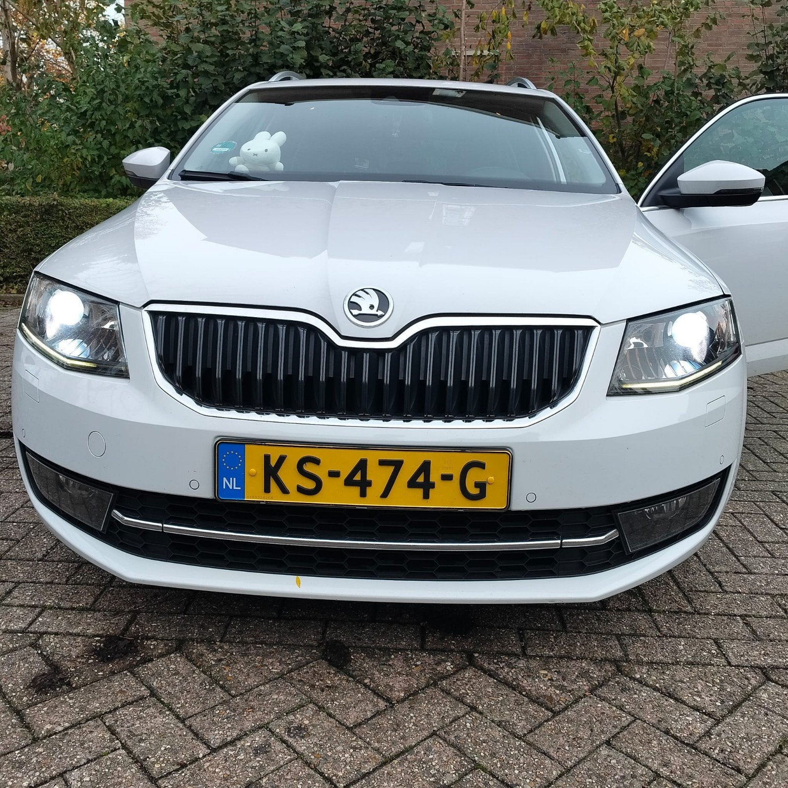 Skoda Octavia 1.6 TDI 81KW Comdi DSG 2016 Wit, Auto's, Skoda, Parkeerassistent, Zwart, 4 cilinders, Leder en Stof