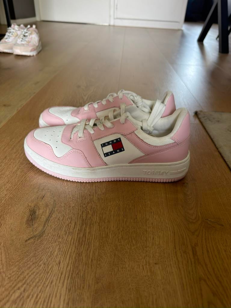 Tommy jeans retro basket, Ophalen of Verzenden, Roze, Sneakers of Gympen, Zo goed als nieuw