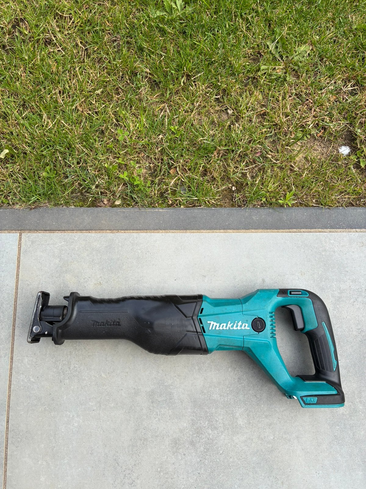 Makita DJR186 reciprozaag, Ophalen of Verzenden, Zo goed als nieuw, 1200 watt of meer, Decoupeerzaag