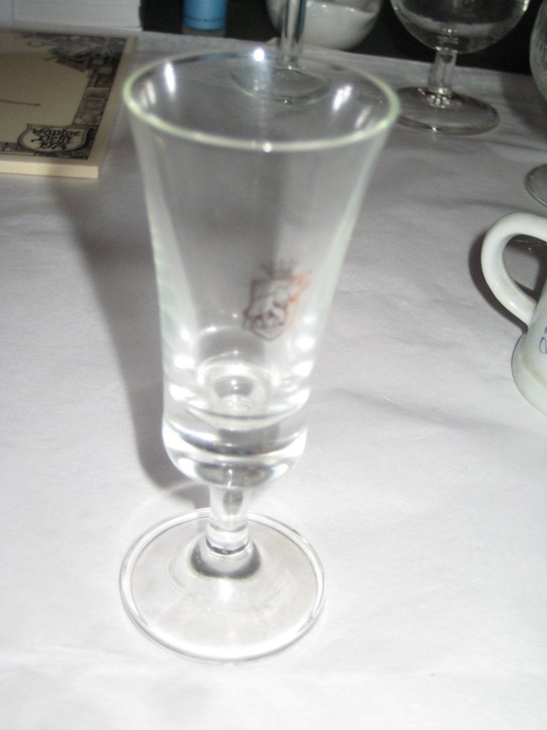 borrelglaasje olifant (vlgnr 9) gouden olifant, Verzamelen, Glas en Borrelglaasjes, Ophalen of Verzenden, Zo goed als nieuw, Borrel- of Shotglas