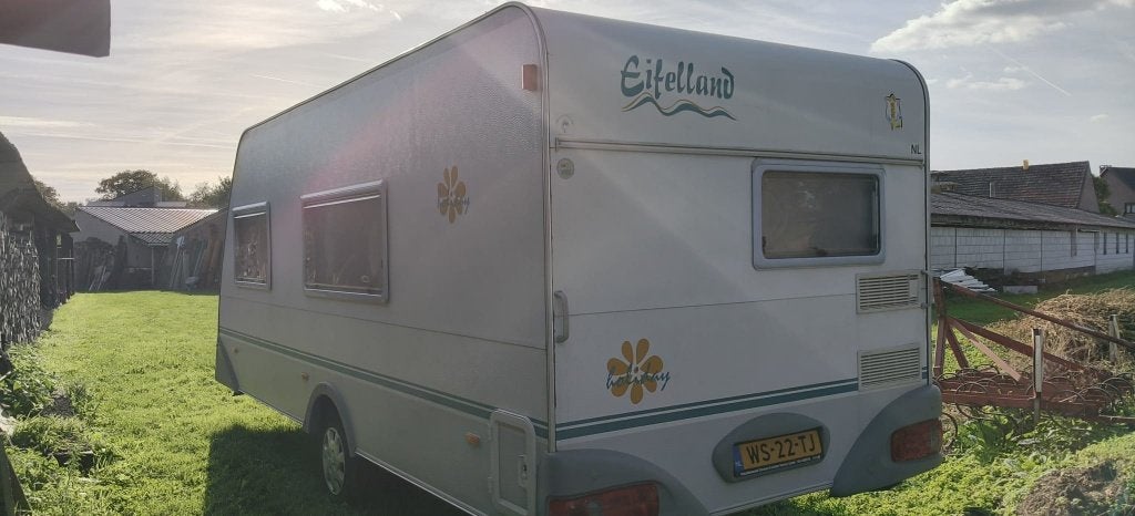 Eifelland Caravan - Ideaal voor vakantie, Caravans en Kamperen, Voortentlamp, Rondzit, Omvormbare zithoek, 5 tot 6 meter