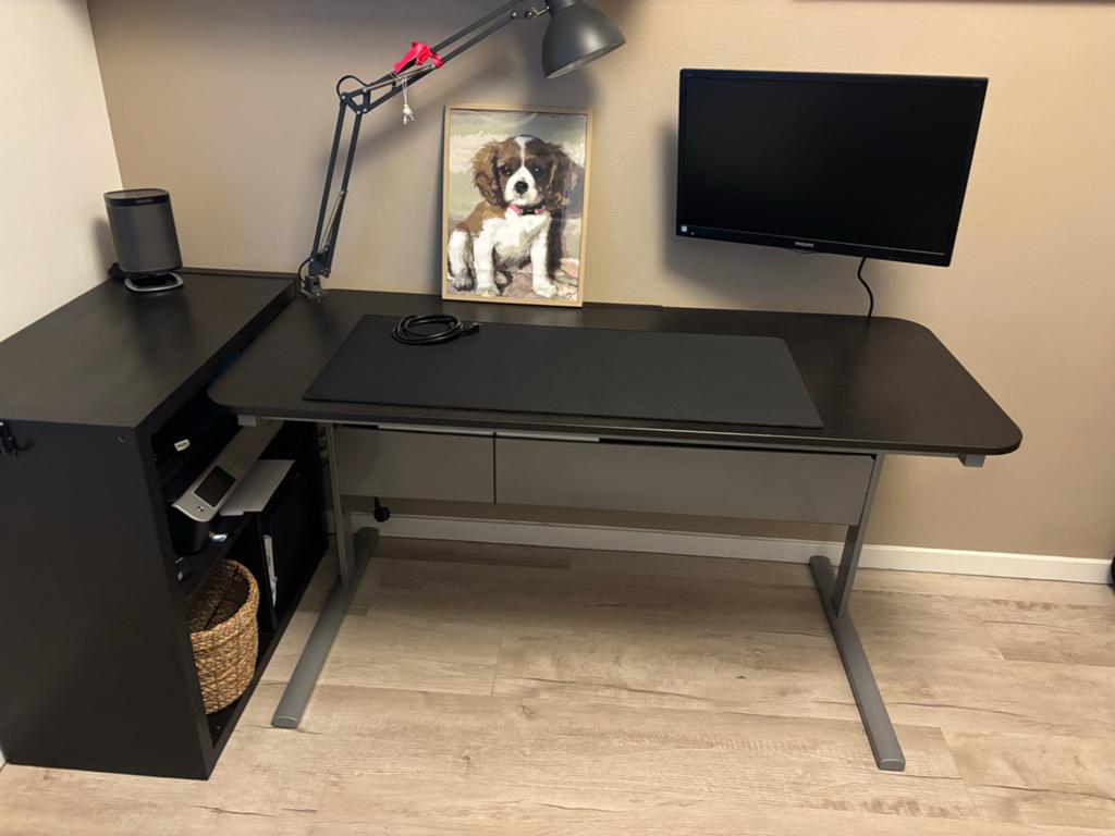 Compleet kantoor inventaris: bureau, kast en monitor, Zwart, Hoekbureau, Ophalen of Verzenden, Zo goed als nieuw