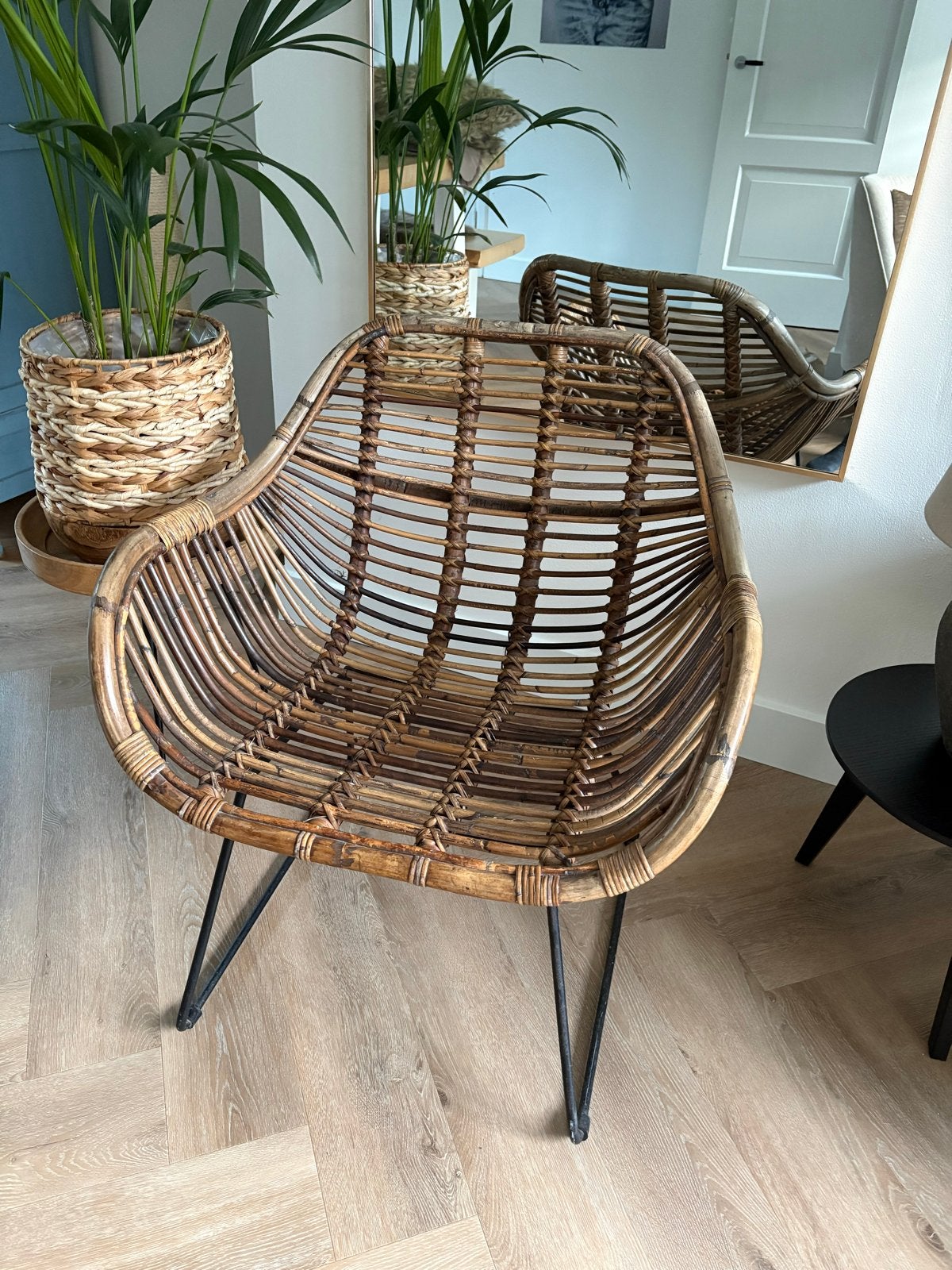 Rotan stoel met metalen poten, Ophalen, Gebruikt, Bruin, Riet of Rotan