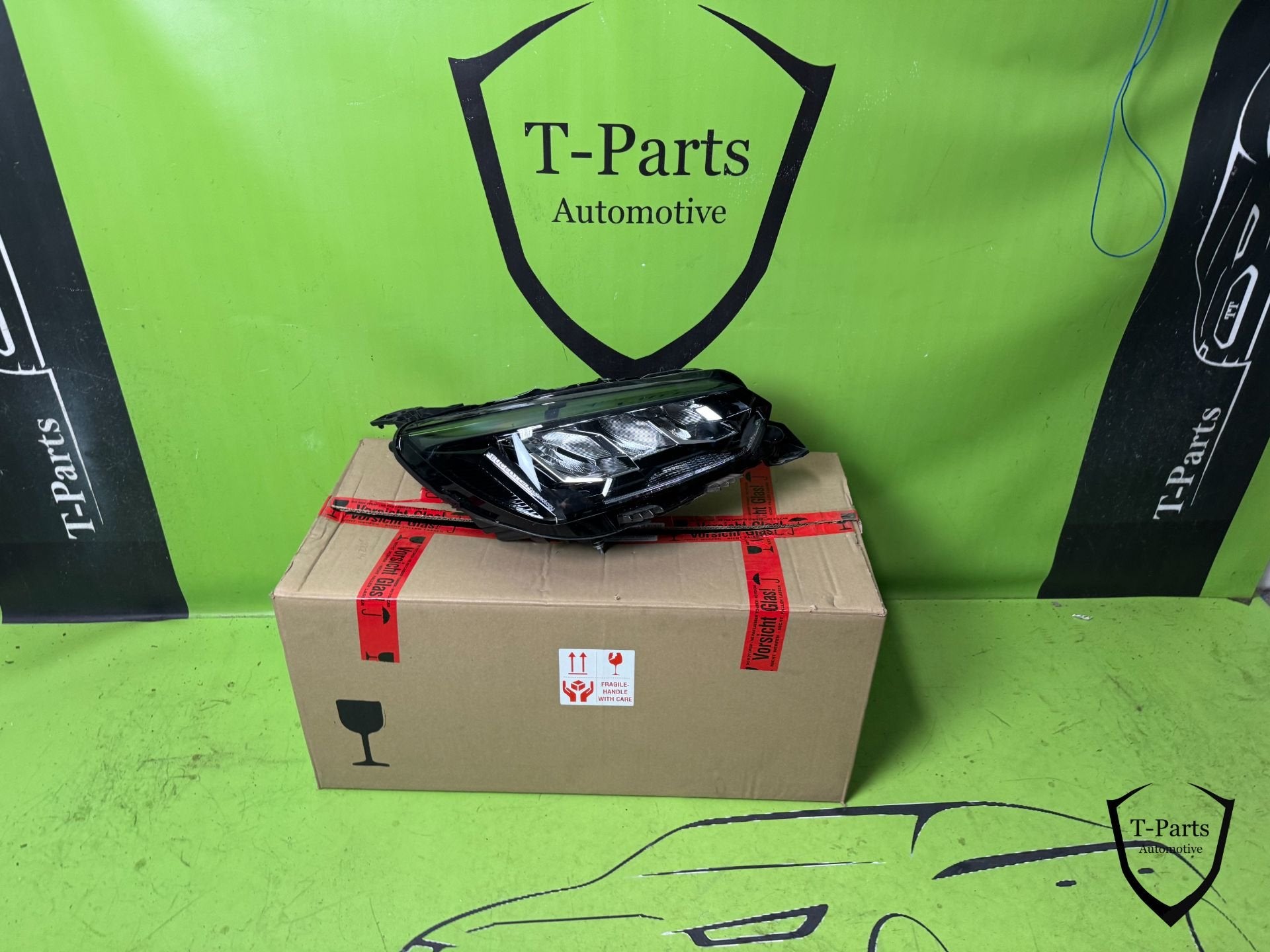 peugeot 208 2008 rechts koplamp 9855524880 lamp, Taurusavenue 1
2132 LS  Hoofddorp, NL, Gebruikt, Contact.group@renault.com, Stellantis N.V.