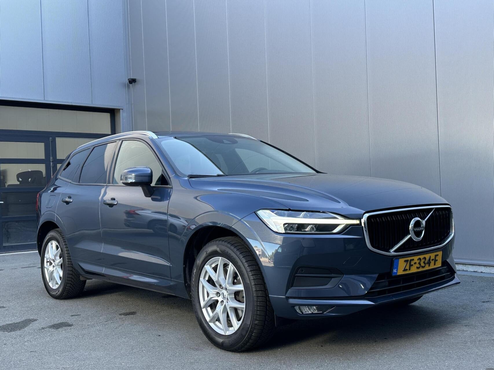 Volvo XC60 2.0 D4 Momentum Panorama|Trekhaak|, Auto's, Gebruikt, Euro 6, 1969 cc, Blauw