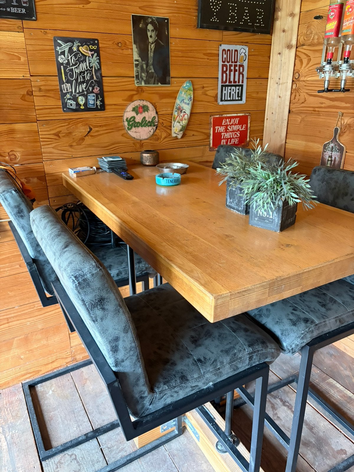 Bartafel met 4 barstoelen en rieten tuinset, Ophalen, Zo goed als nieuw