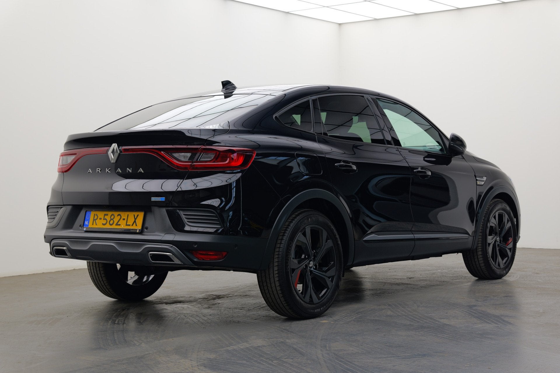 Renault Arkana 1.6 E-Tech Hybrid 145 R.S. Line | Pano | Acht, Auto's, Arkana, Gebruikt, Met garantie (alle), 760 kg