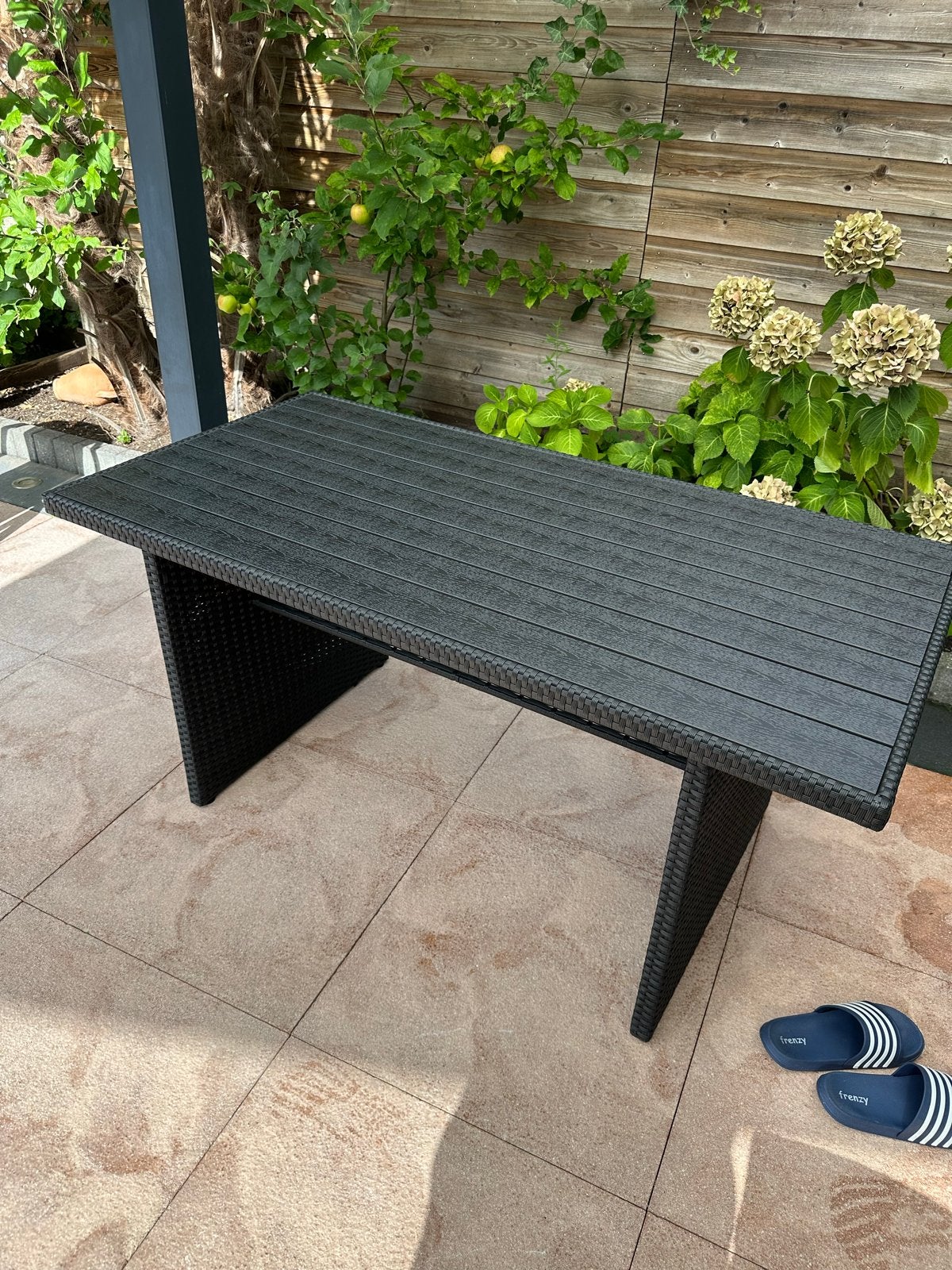 Stijlvolle Wicker Tuintafel - Zwart, Rechthoekig, Ophalen, Nieuw, Rechthoekig, Wicker