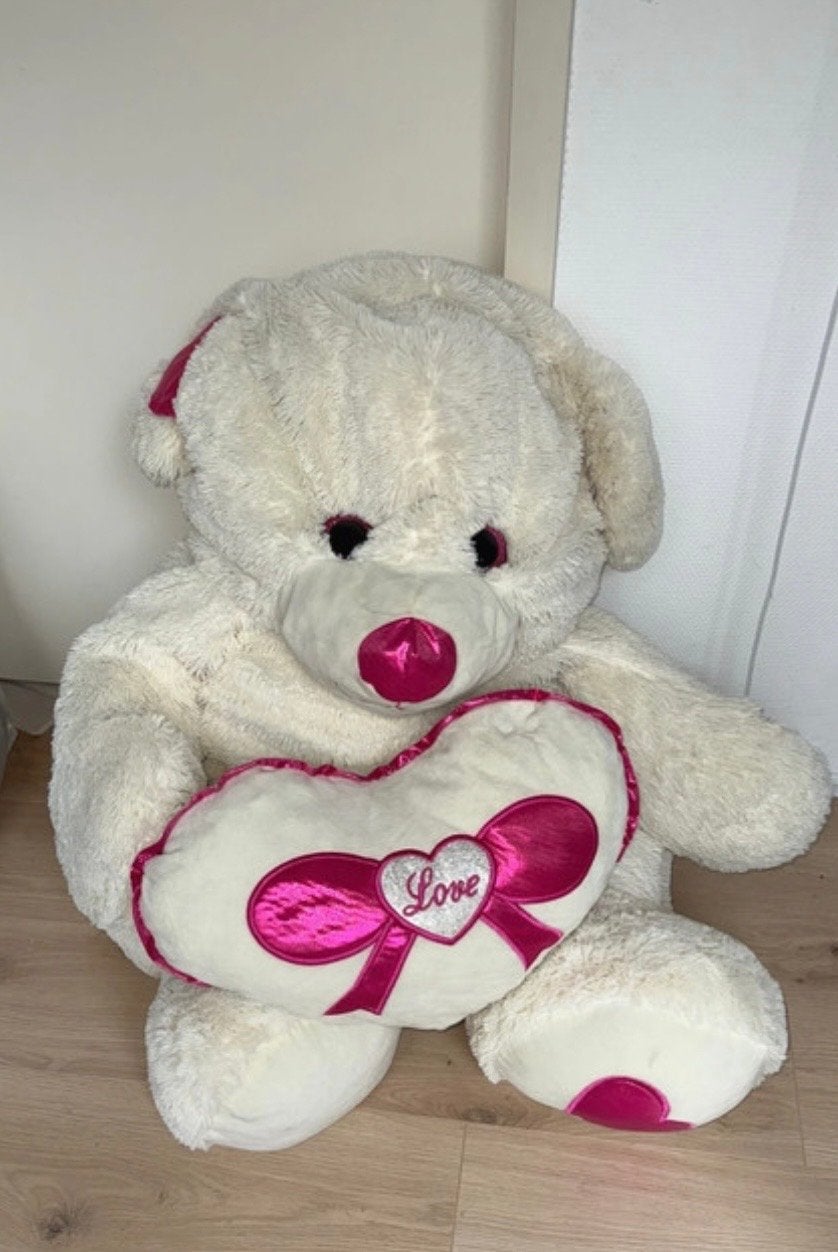 Grote zachte teddybeer met hartje - ca. 1 meter, Gebruikt, Beer, Ophalen of Verzenden, Met kleding of accessoire
