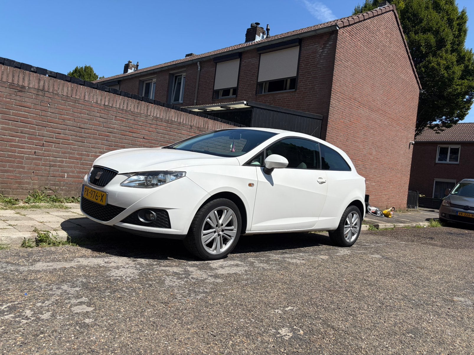 Seat Ibiza 1.4 63KW 3-DRS 2010 Wit, Auto's, Seat, Voorwielaandrijving, Stof, 40 €/maand, 4 cilinders