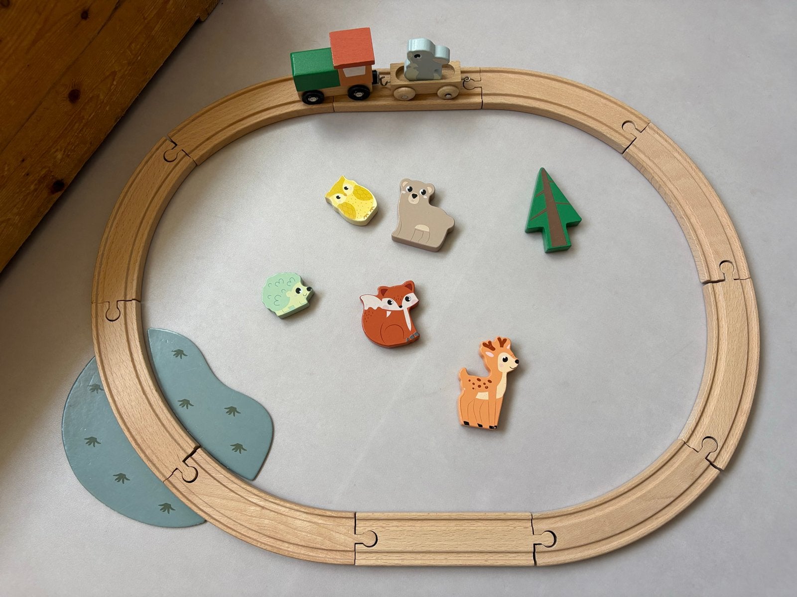 Houten treinbaan met dierenfiguren, Ophalen of Verzenden, Zo goed als nieuw, Rij- of Hobbelspeelgoed