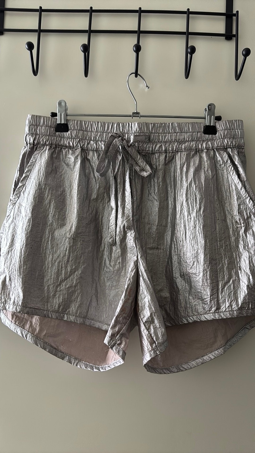 Zilveren short korte broek s 36, Kleding | Dames, Broeken en Pantalons, Verzenden, Zo goed als nieuw, Maat 36 (S), Kort