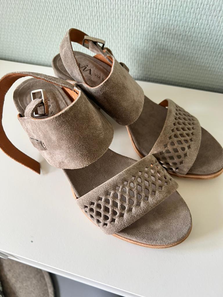 Sandalen van Via Vai, nieuw! Taupe kleur maat 38, Beige, Zo goed als nieuw, Sandalen of Muiltjes, Ophalen of Verzenden
