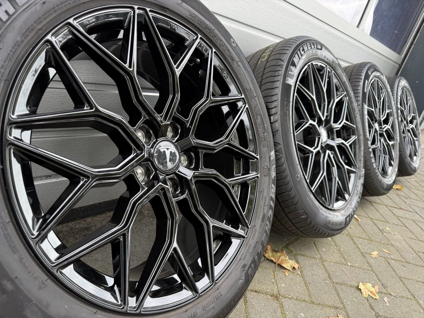 19“ Tesla Model Y Juniper velgen Performance Michelin banden