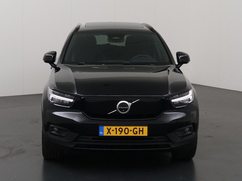 Volvo XC40 Recharge P8 AWD R-Design | Warmtepomp | Panoramad, Auto's, Volvo, Gebruikt, Automatische klimaatregeling, Zwart, 430 km