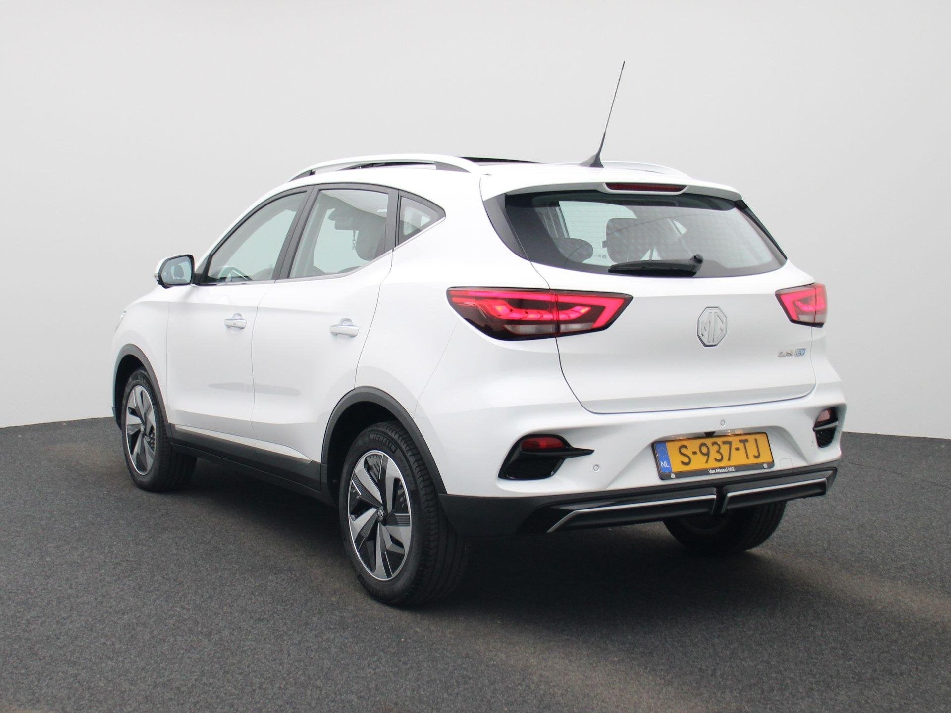 MG ZS EV Long Range Luxury 70 kWh | Automaat | Panoramadak |, Auto's, 12 maanden, Gebruikt, ZS, Wit