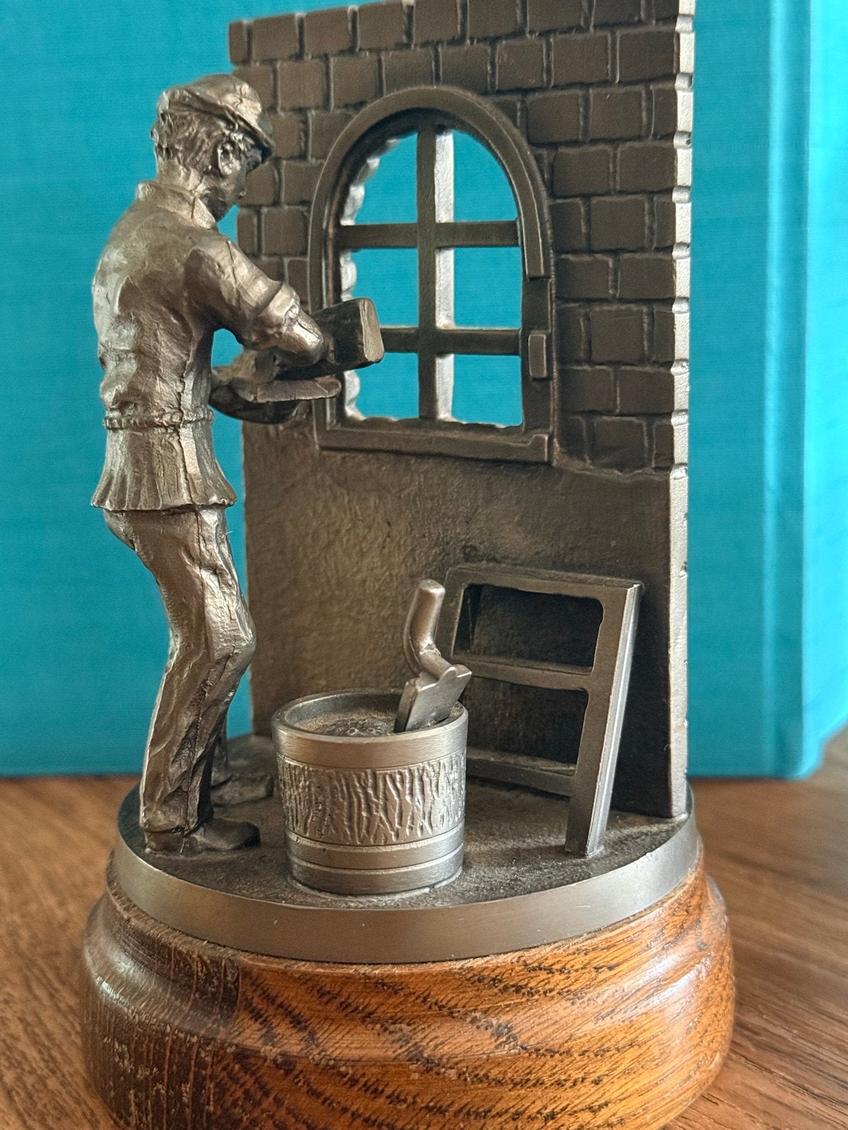 Beeldje van Metselaar - Tin en Hout, 18 cm hoog, Verzamelen, Ophalen of Verzenden, Gebruikt, Mens