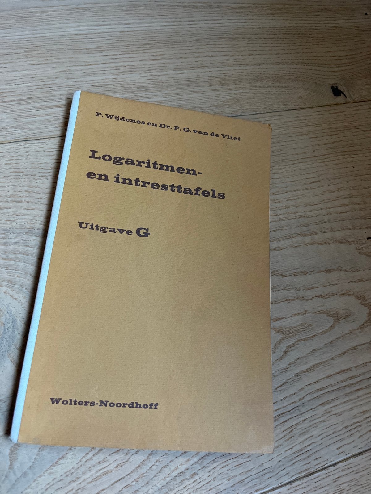 Logaritmen- en intresttafels - Uitgave G (1970), Boeken, Ophalen of Verzenden, Gelezen, Overige niveaus, Economie