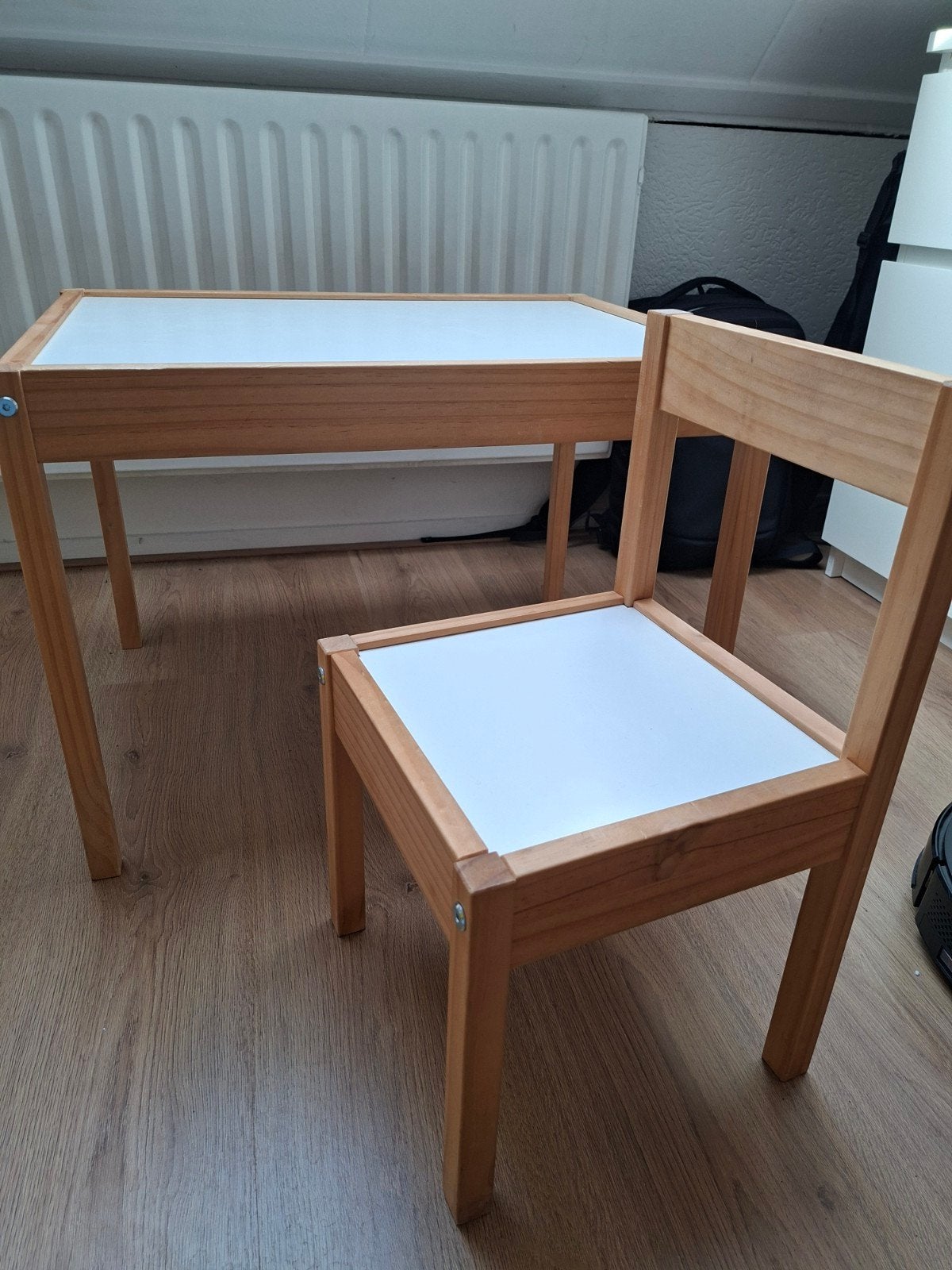 IKEA Kinderbureau met stoel - Speeltafel, Ophalen, Gebruikt, Tafel(s) en Stoel(en)
