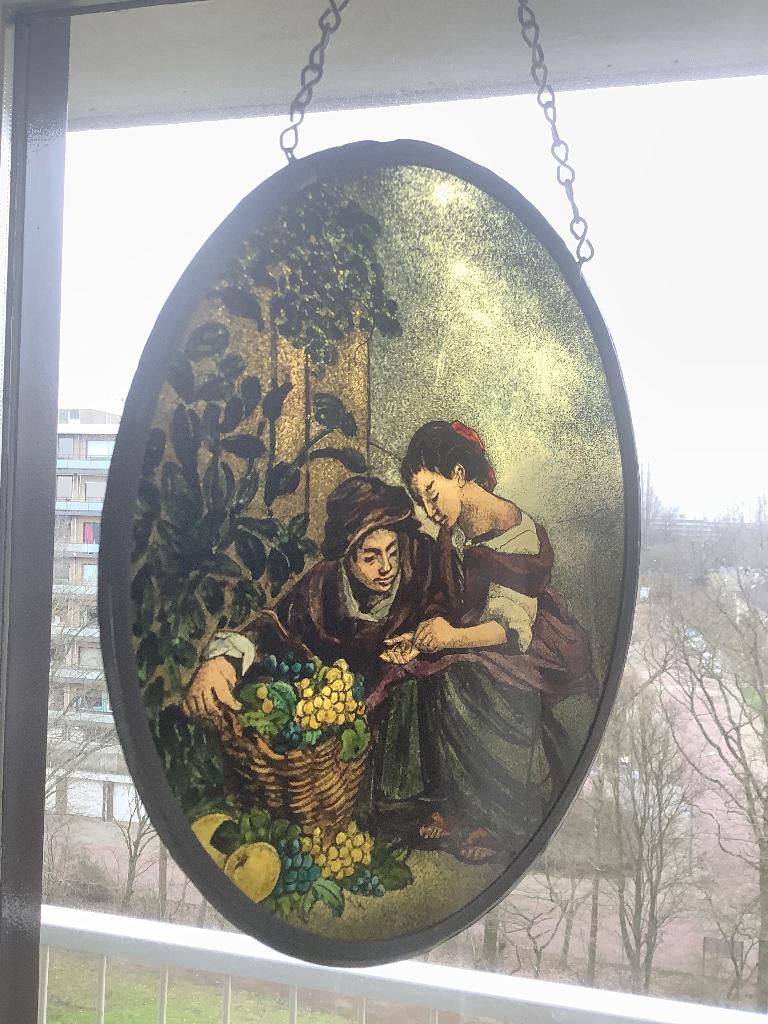 De Fruitverkoopster vintage glas-in-lood raamhanger, Antiek en Kunst, Curiosa en Brocante, Ophalen