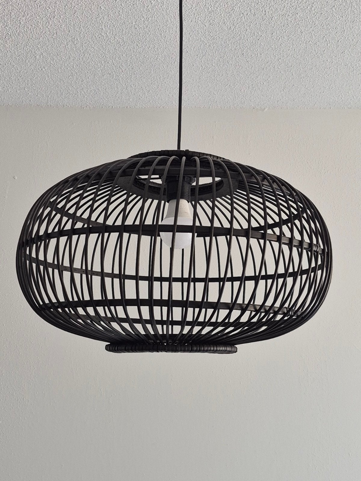 Kwantum zwarte bamboe hanglamp zgan., Huis en Inrichting, Lampen | Lampenkappen, Ophalen, Zo goed als nieuw, Zwart, Ovaal