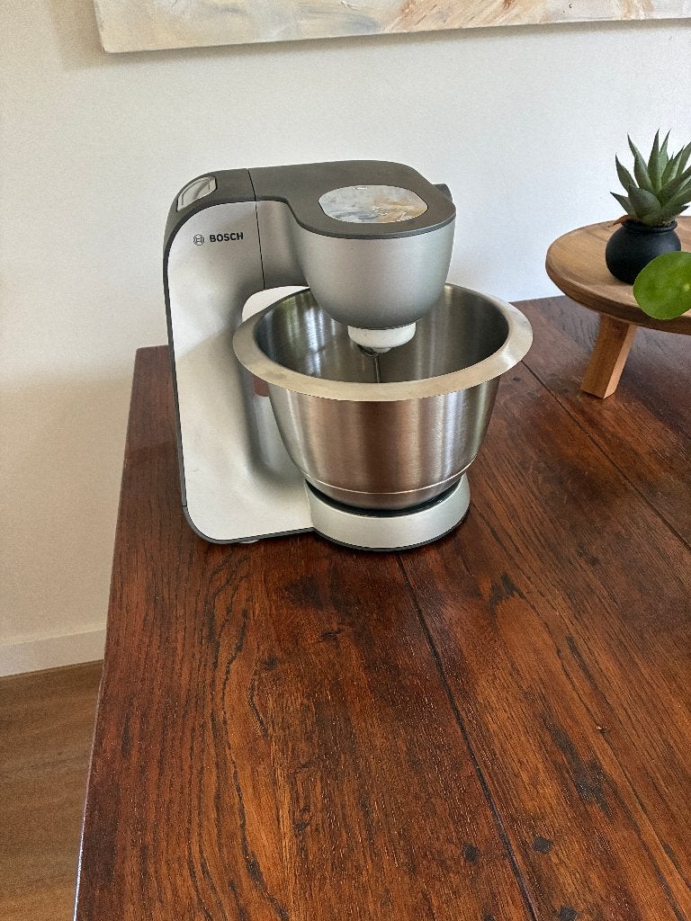 BOSCH MUM 5 Keukenmachine Zilver coplettset, 4 liter of meer, Ophalen, Zo goed als nieuw, 3 snelheden of meer