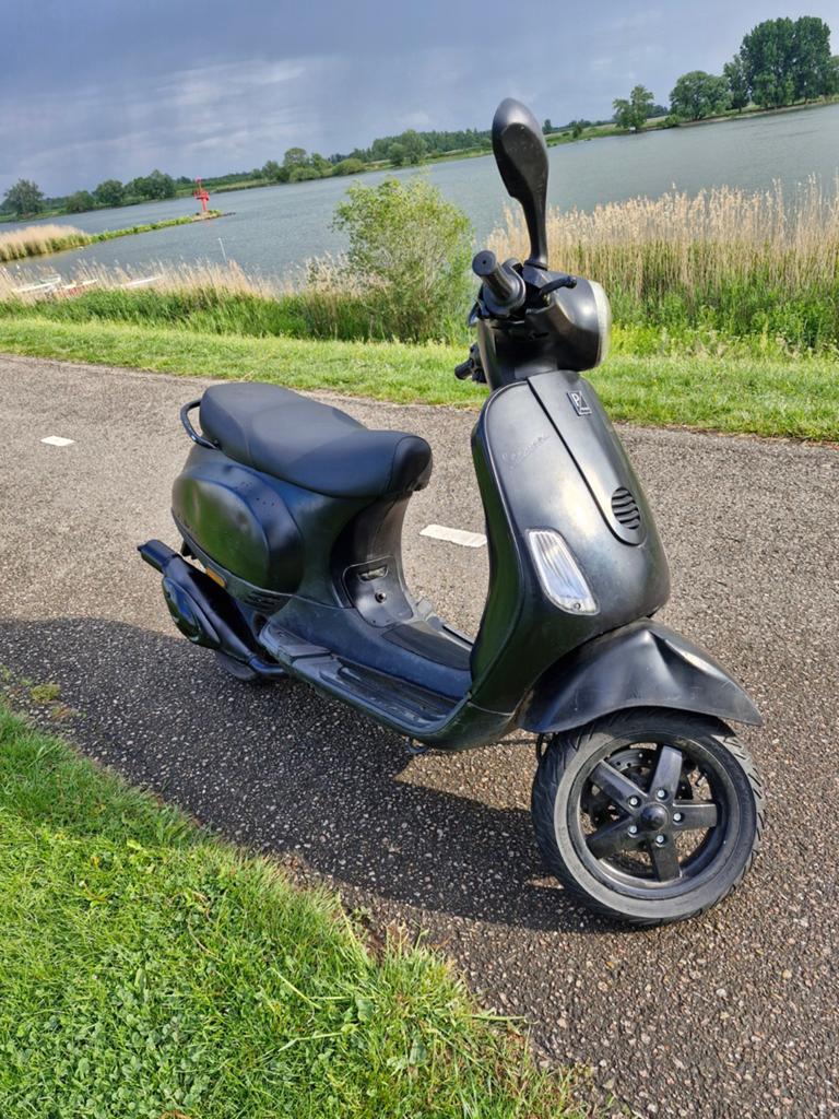 Vespa LX 50 2-takt 50cc brom scooter - Zwart, Tweetakt, Gebruikt, Maximaal 45 km/u, Ophalen of Verzenden