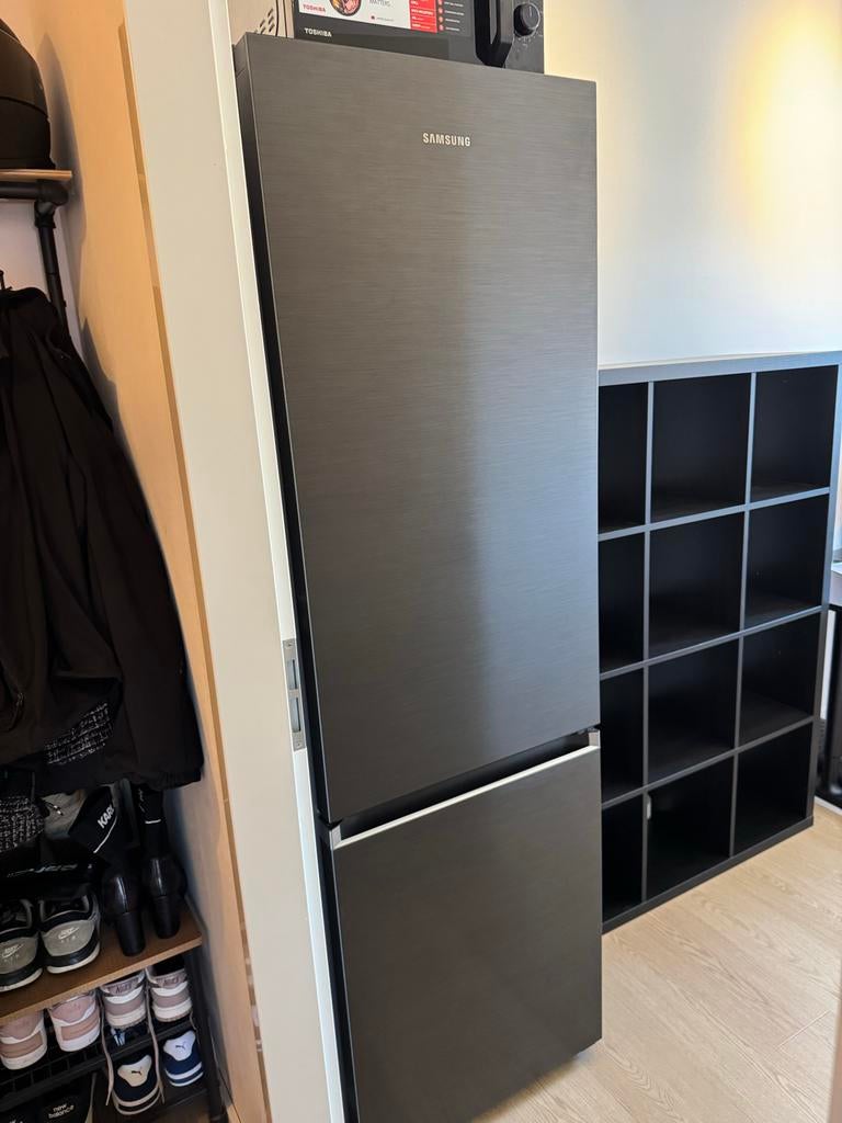 Samsung RB36T602DB1 Koel-vriescombinatie - Nofrost, Ophalen, 200 liter of meer, Met aparte vriezer, 160 cm of meer
