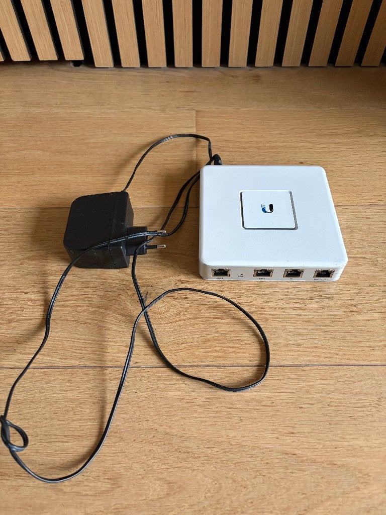 Ubiquiti Unifi Security Gateway (USG), Ophalen of Verzenden, Gebruikt, Router, Ubiquity