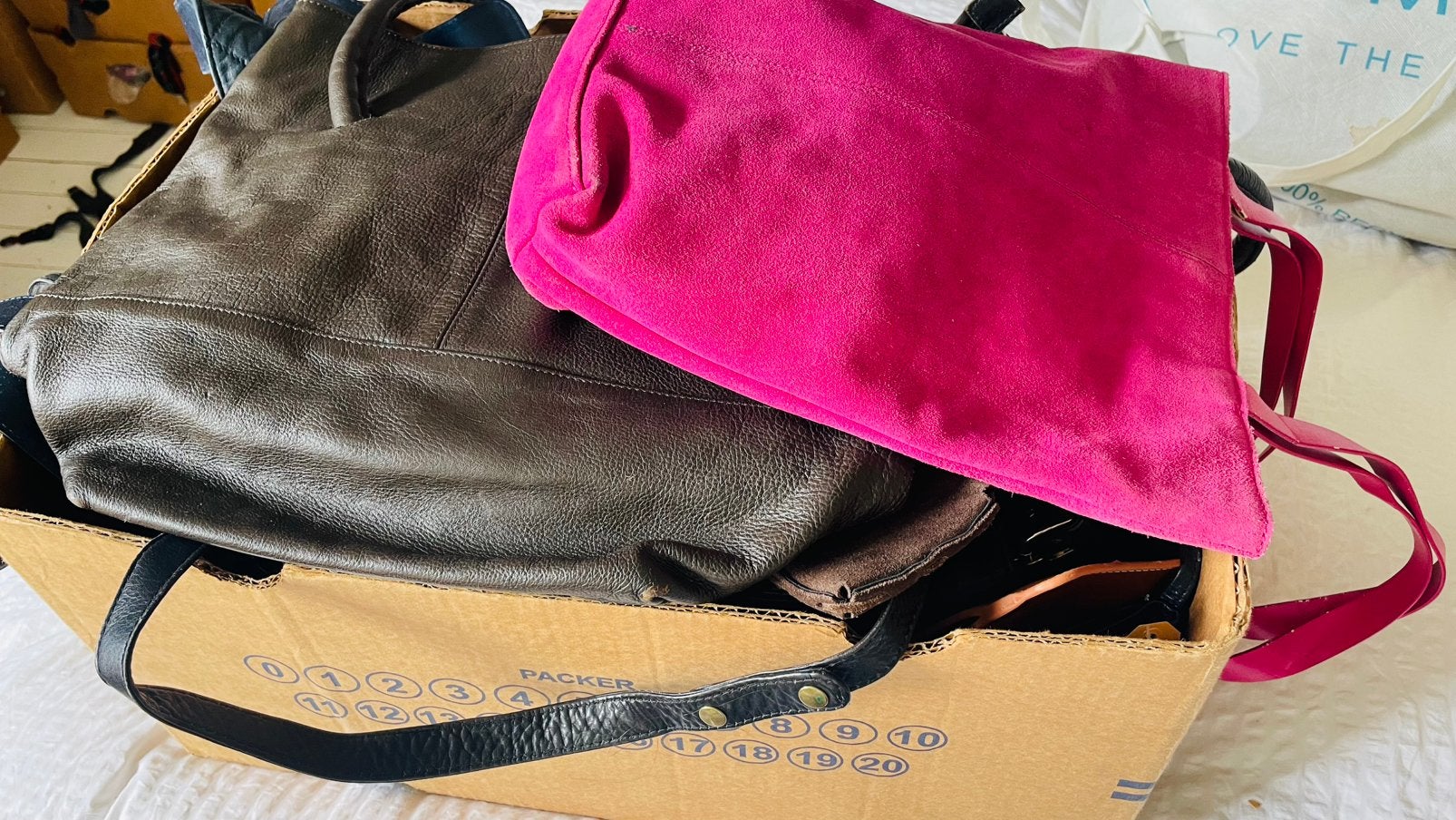 Te koop: doos vol leren tassen, divers, Ophalen of Verzenden, Bruin