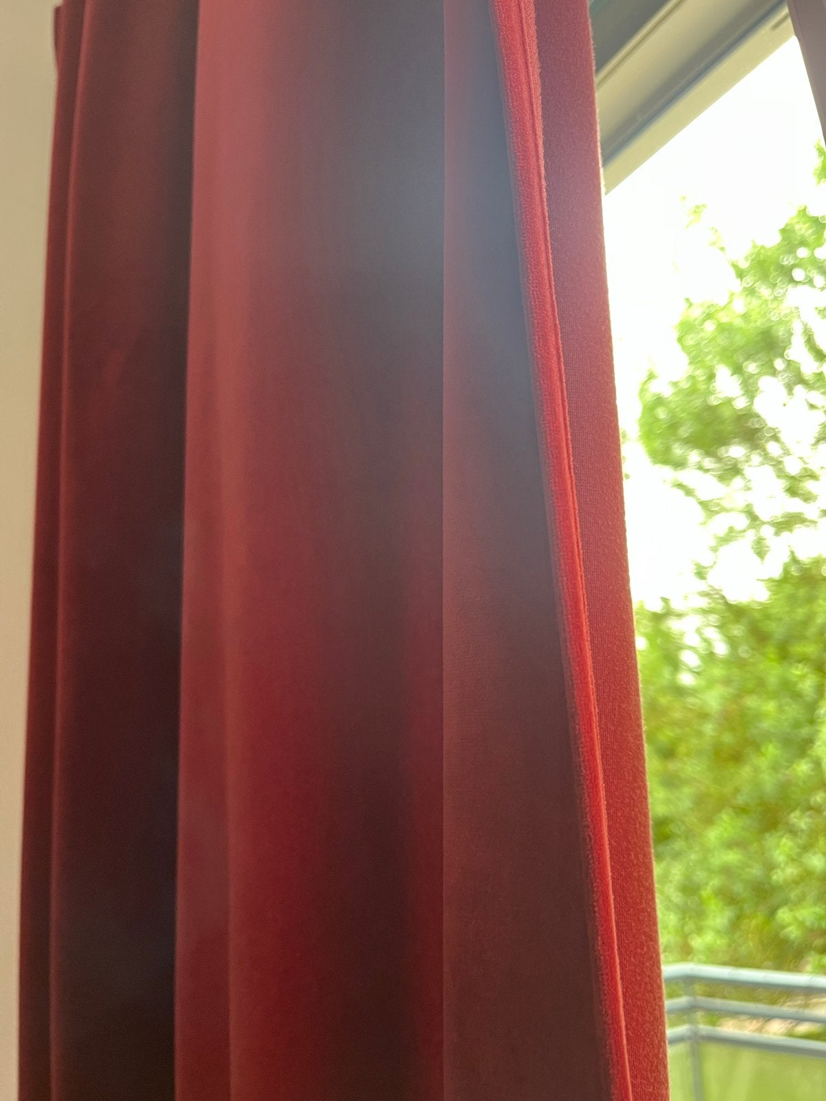 Leen Bakker Ruby Gordijnen 140x250cm met roede, Huis en Inrichting, Stoffering | Gordijnen en Lamellen, Zo goed als nieuw, Rood
