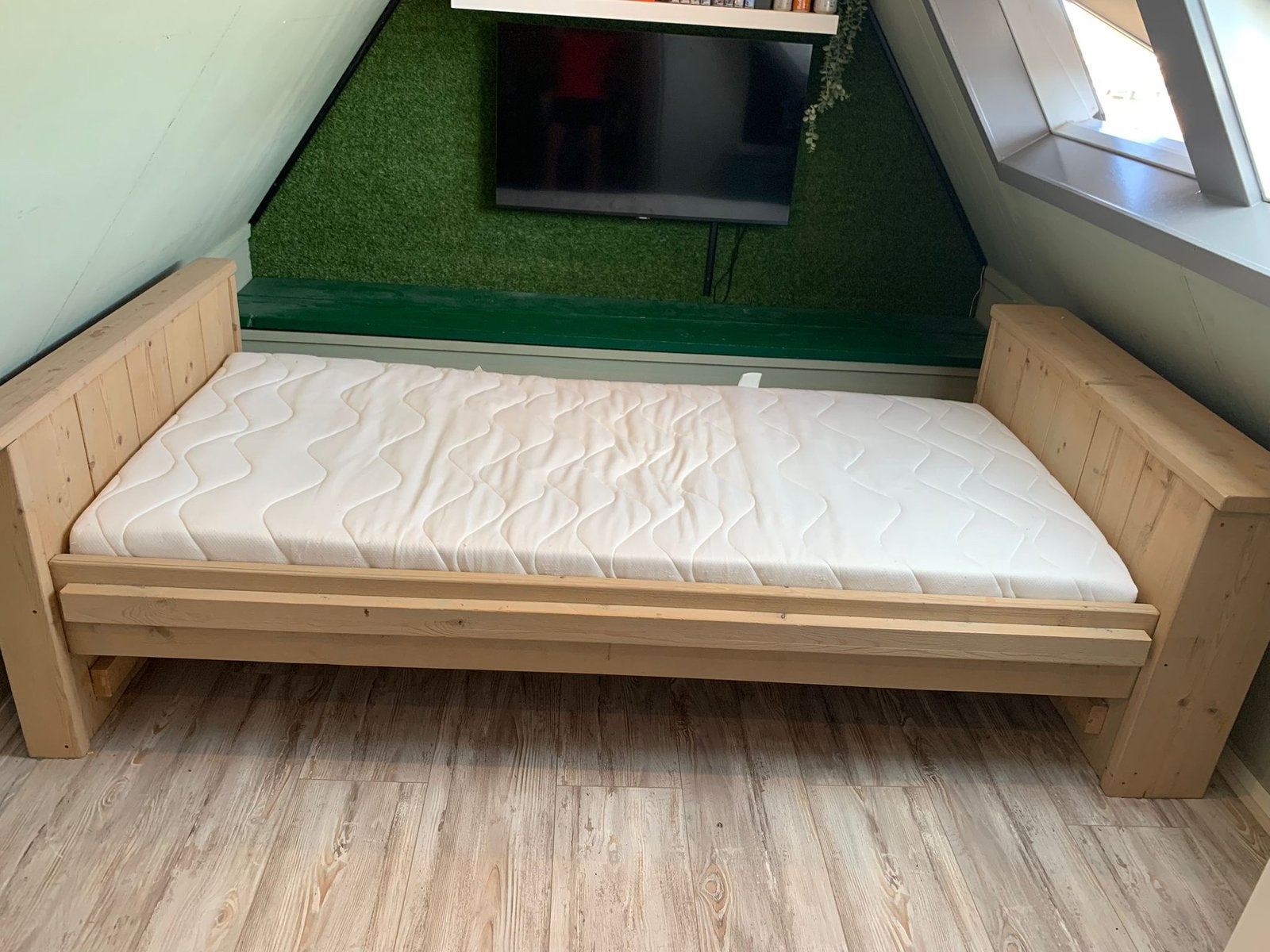 Mooi bed steigerhout Robuust/Sterk incl matras, Ophalen, 85 tot 100 cm, Zo goed als nieuw, Matras