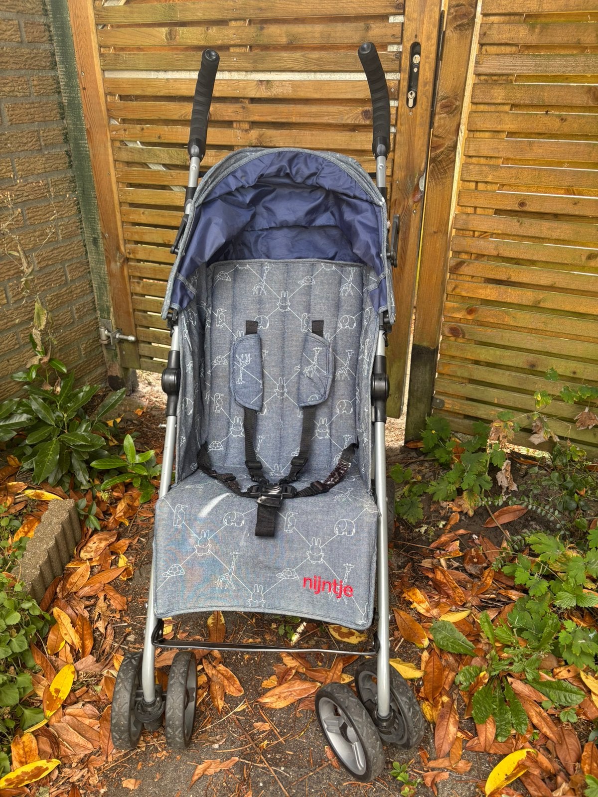Nijntje paraplubuggy lichtgewicht en compact inklapbaar, Ophalen of Verzenden, Gebruikt, Zonnekap