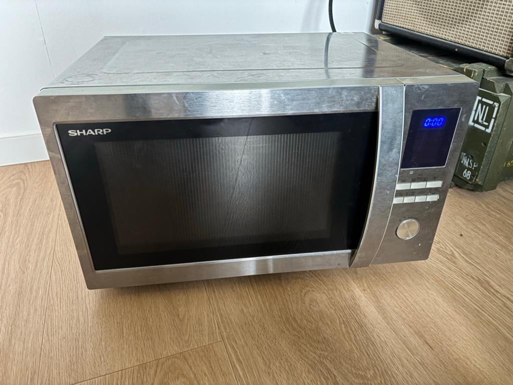 Sharp R-922STWE Combimagnetron - 32L - Pootje ontbreekt, Witgoed en Apparatuur, Magnetrons, Ophalen, Combimagnetron, Gebruikt