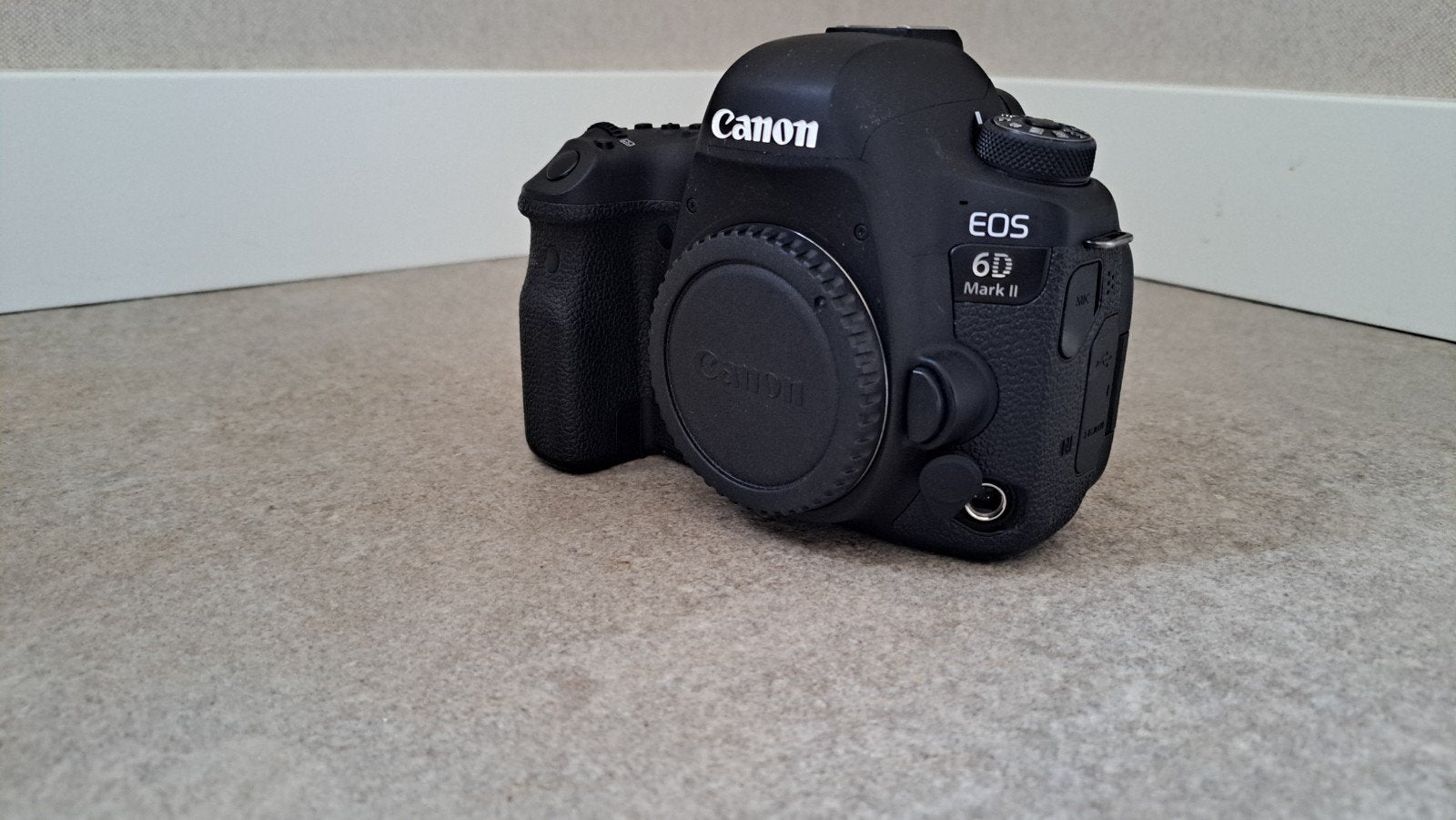 Canon EOS 6D Mark II met draagriem en oplader, Audio, Tv en Foto, Fotocamera's Digitaal, Ophalen, Spiegelreflex, Canon, Oplader
