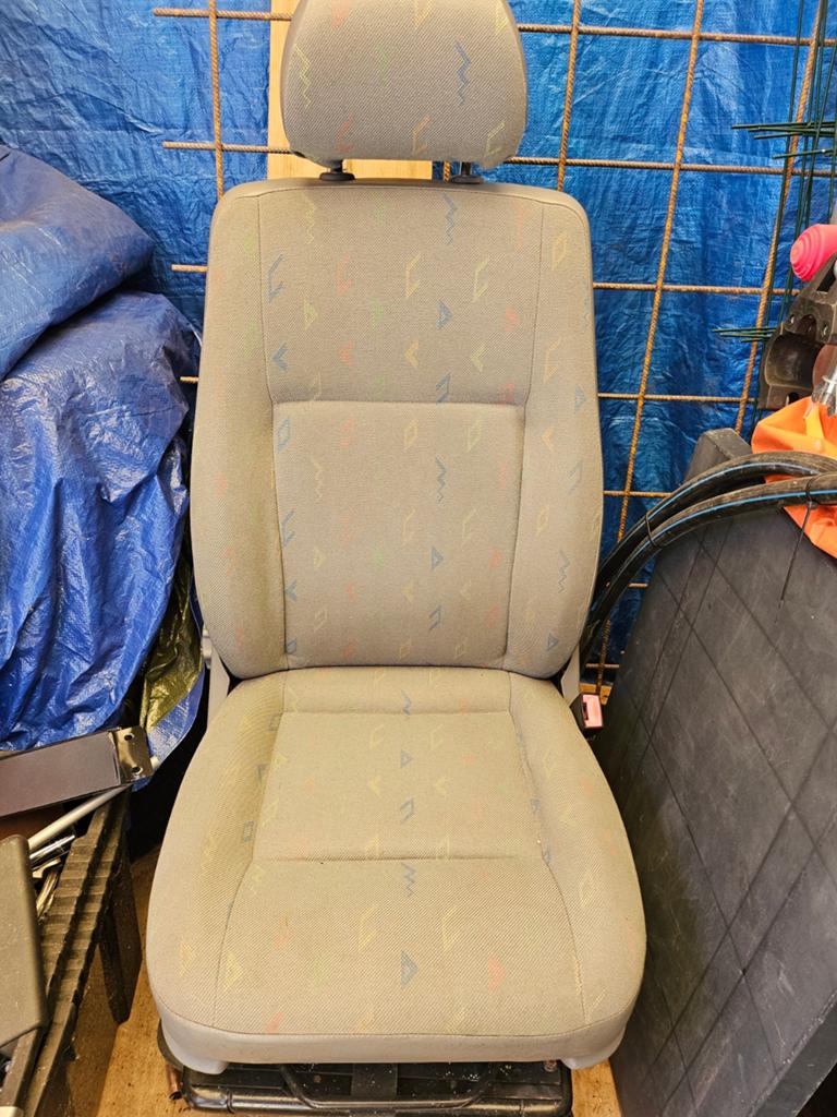 Volkswagen transporter T5 voorstoel met draaiplateau, Ophalen, Volkswagen