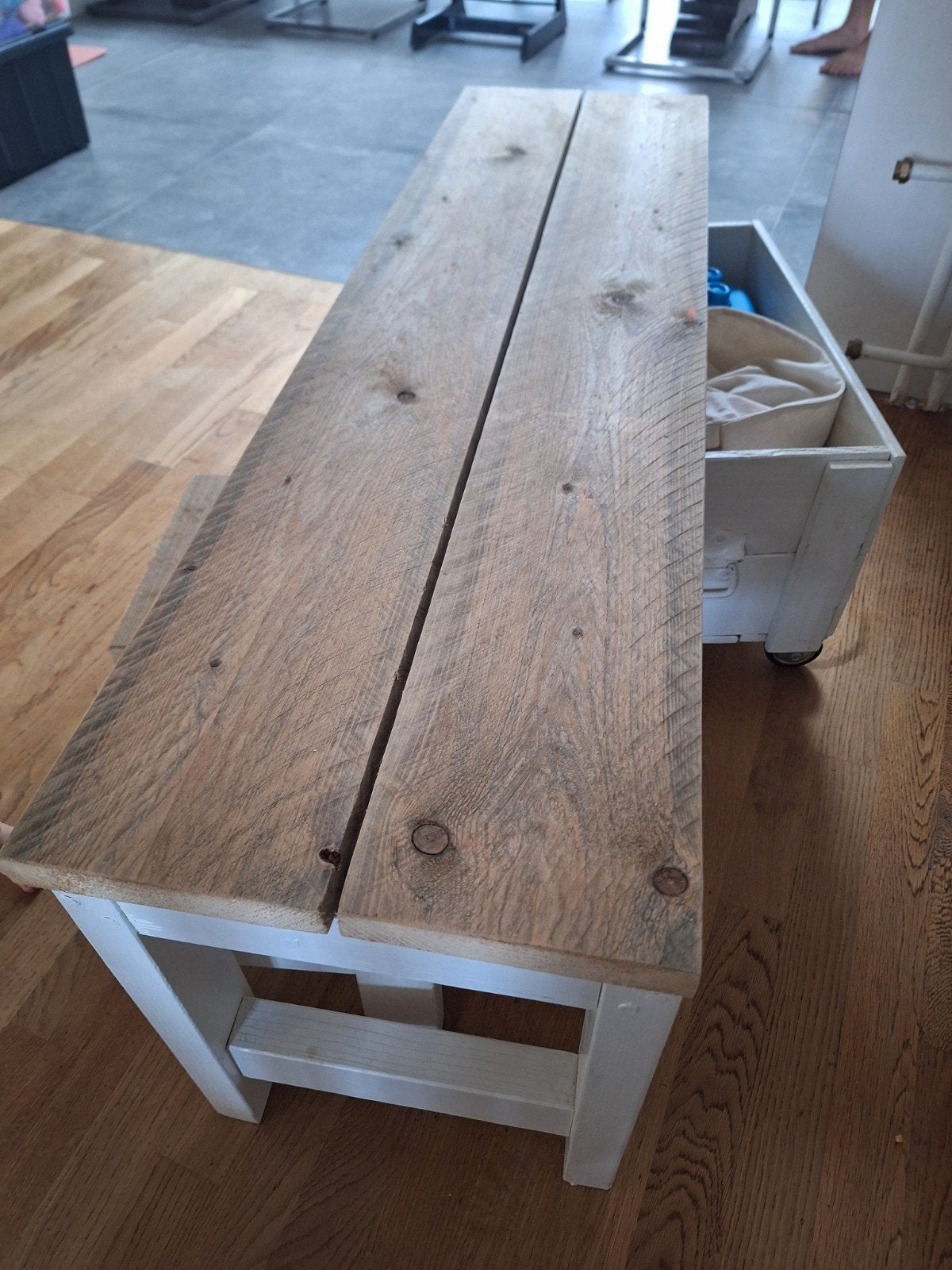 Steigerhouten kinderbank met opbergbak en wieltjes, Gebruikt, Overige kleuren, Ophalen of Verzenden, Steigerhout
