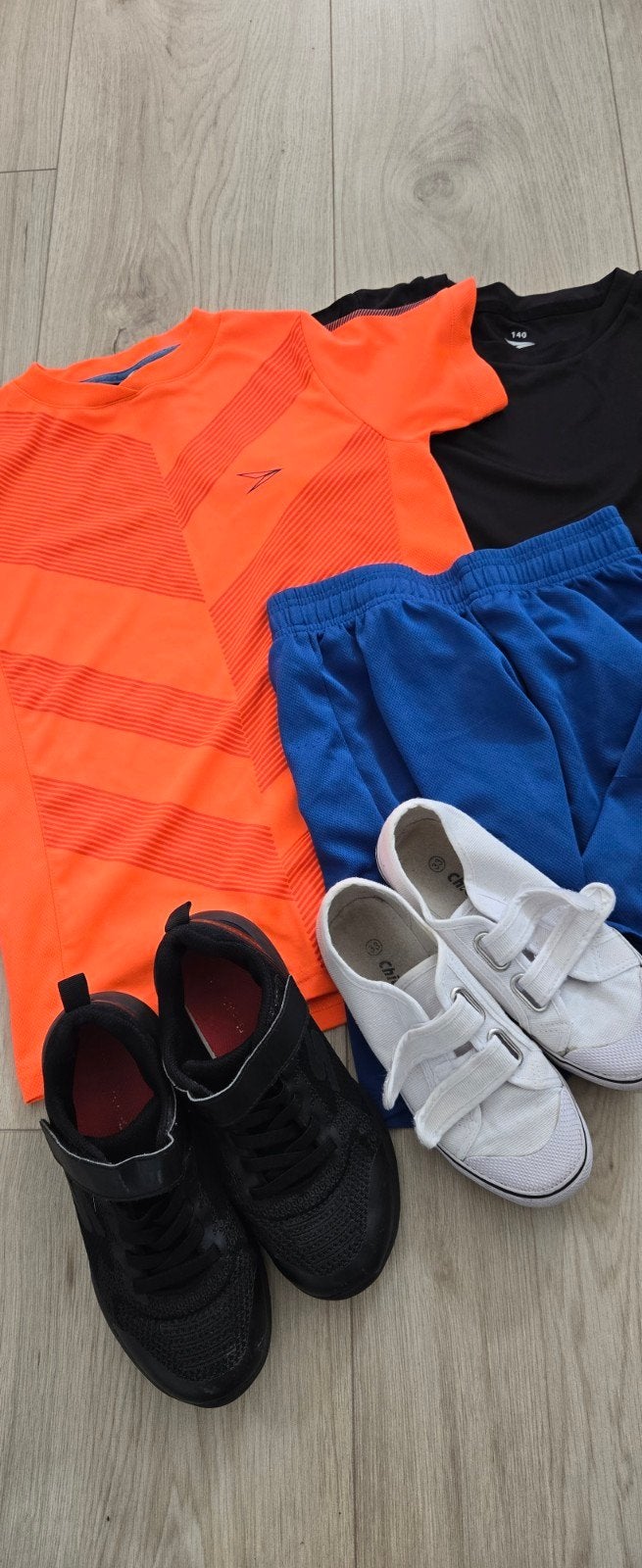 Sportkleding en schoenen set voor jongens, maat 134/140, Gebruikt, Ophalen of Verzenden, Setje, Osaga, Crivit