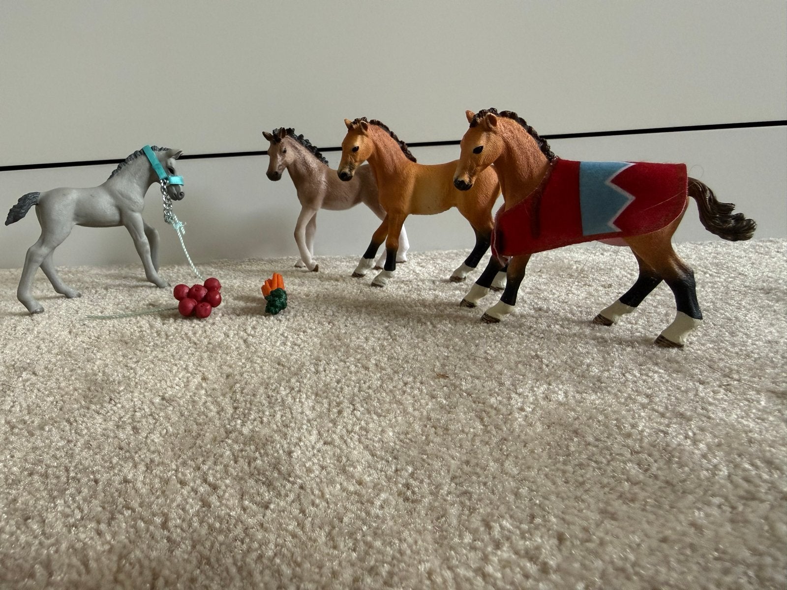 4 mooie veulens sleigh met accessoires (halster, dekje voer), Ophalen of Verzenden, Zo goed als nieuw